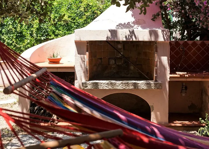 Calagonone villetta con giardino e barbecue